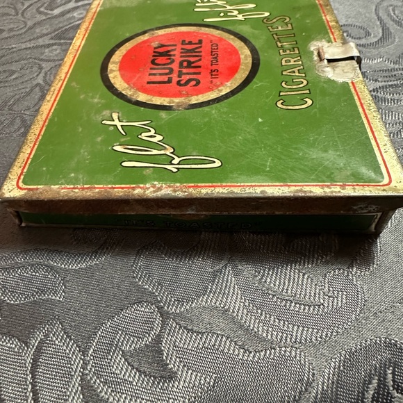 Lucky Strike Cigarette Tin - Picture 3 of 9